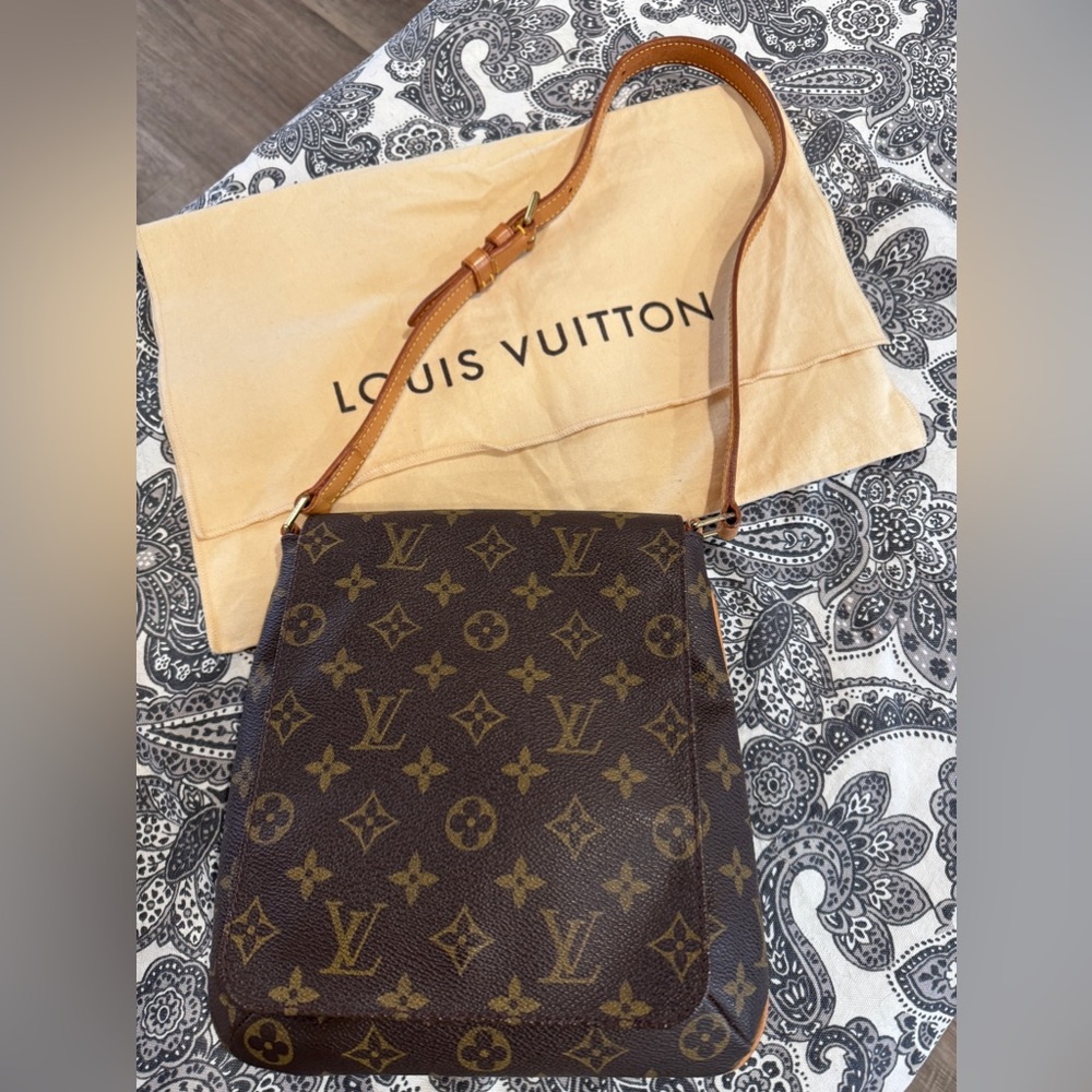 **********S    O     L     D    
Louis Vuitton Monogram Musette Salsa PM size **